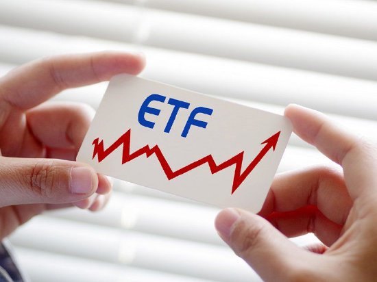 你恐慌我贪婪！超600亿元资金疯抢行业主题ETF，这些板块正被爆买（附名单）